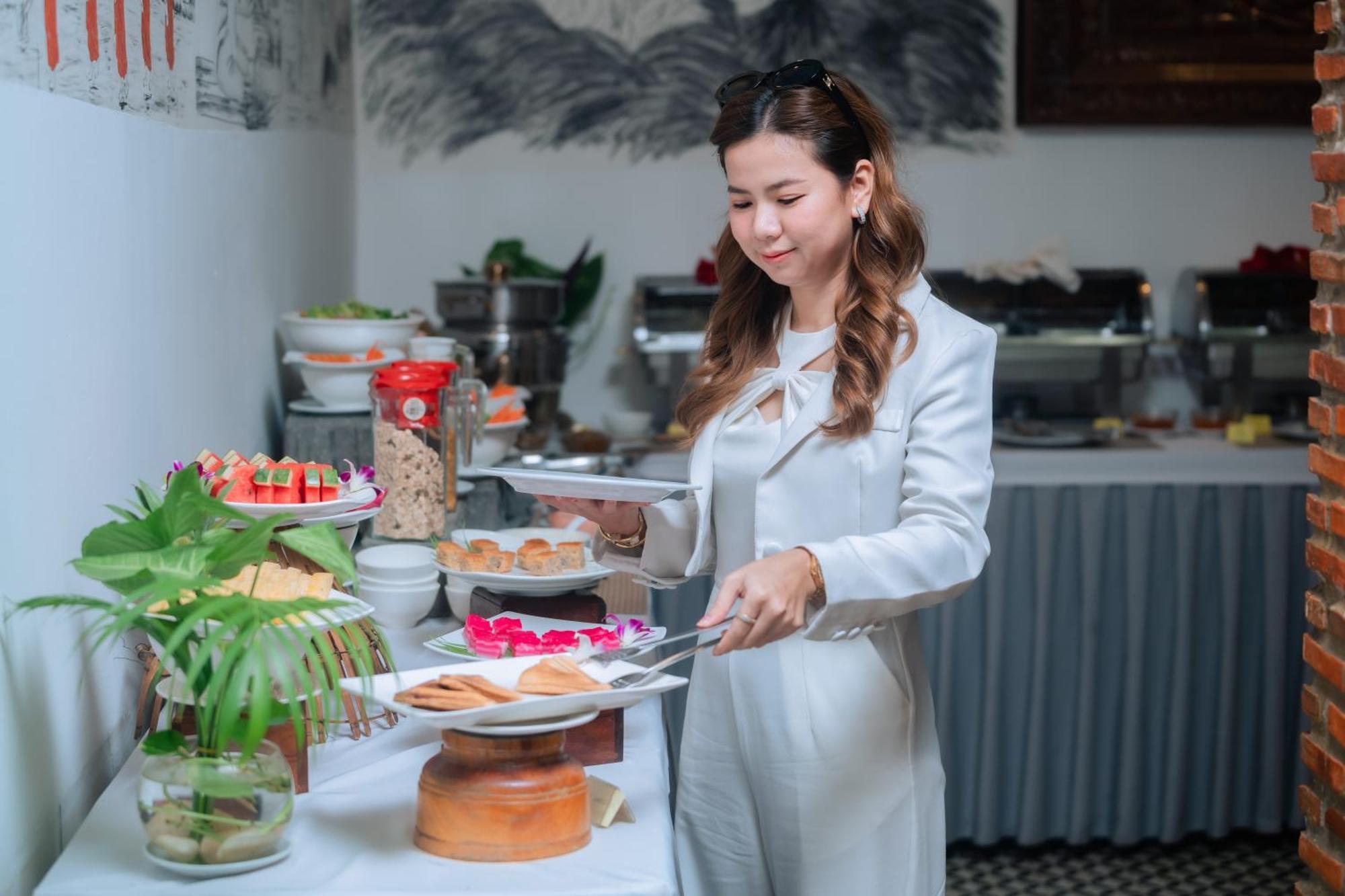 Home Chic Hotel Пном Пен Екстериор снимка