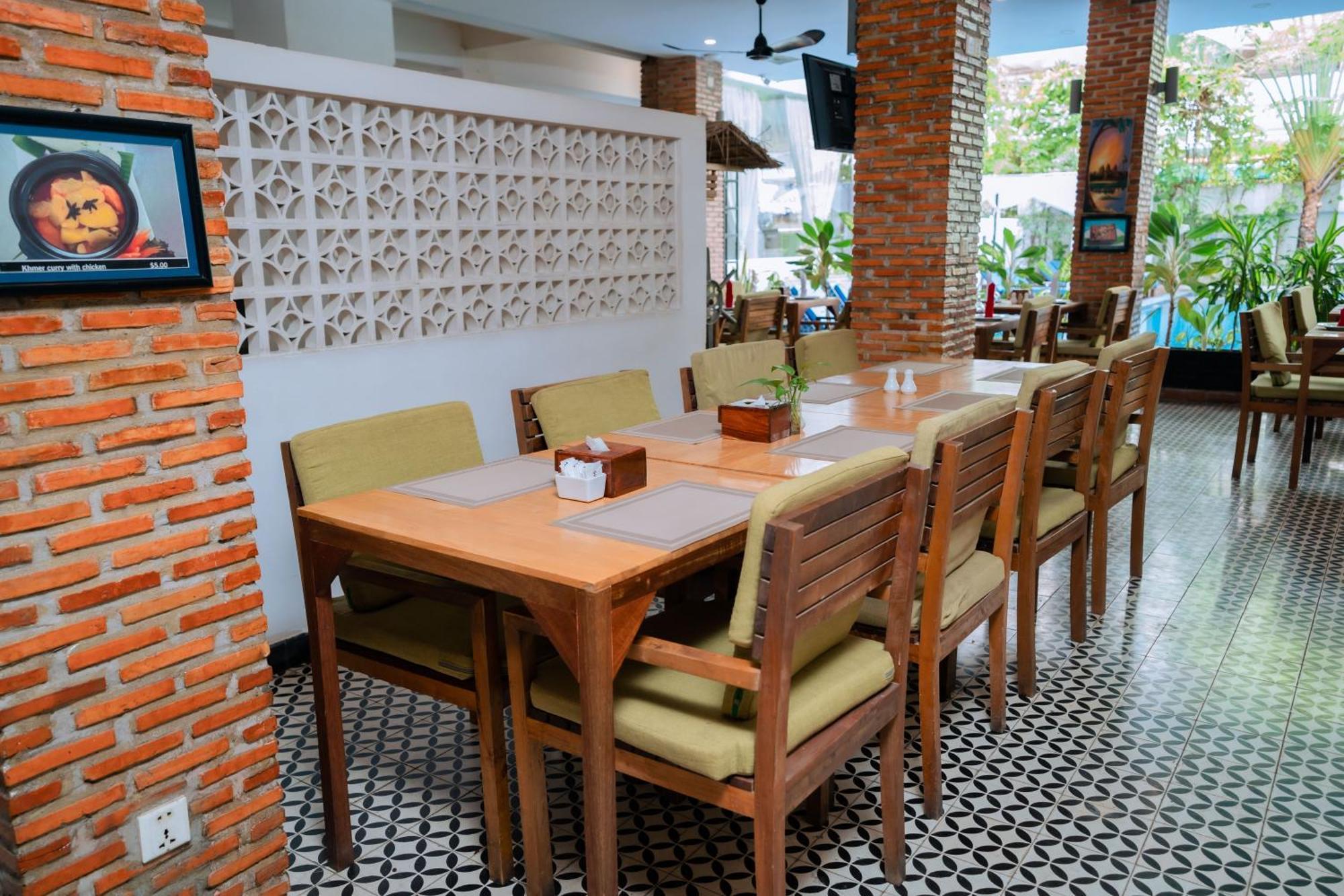 Home Chic Hotel Пном Пен Екстериор снимка