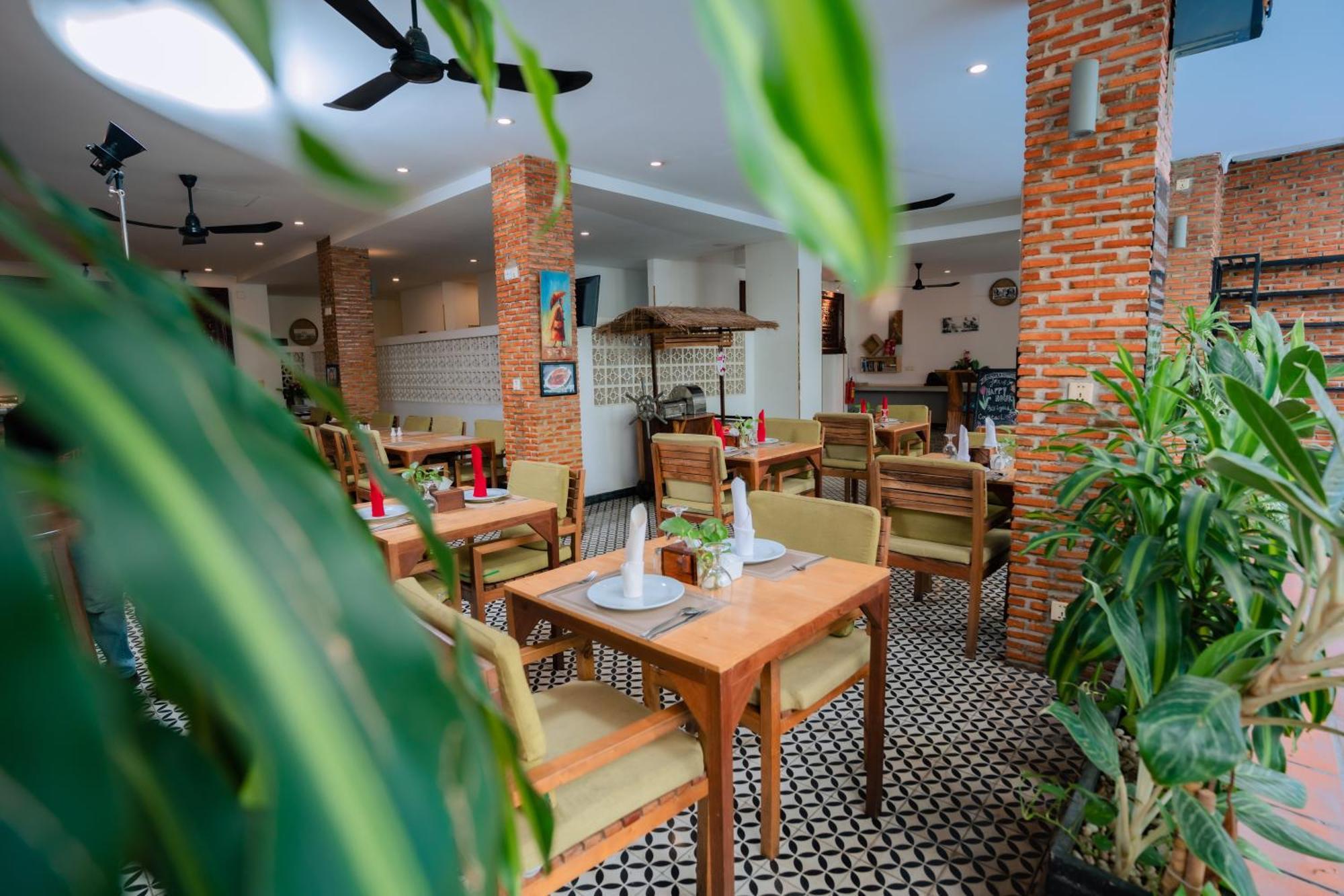 Home Chic Hotel Пном Пен Екстериор снимка