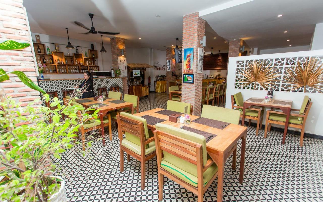 Home Chic Hotel Пном Пен Екстериор снимка