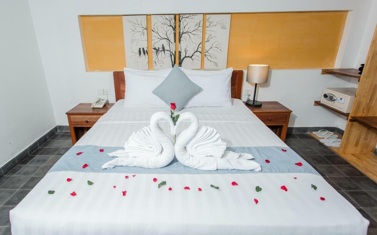 Home Chic Hotel Пном Пен Екстериор снимка