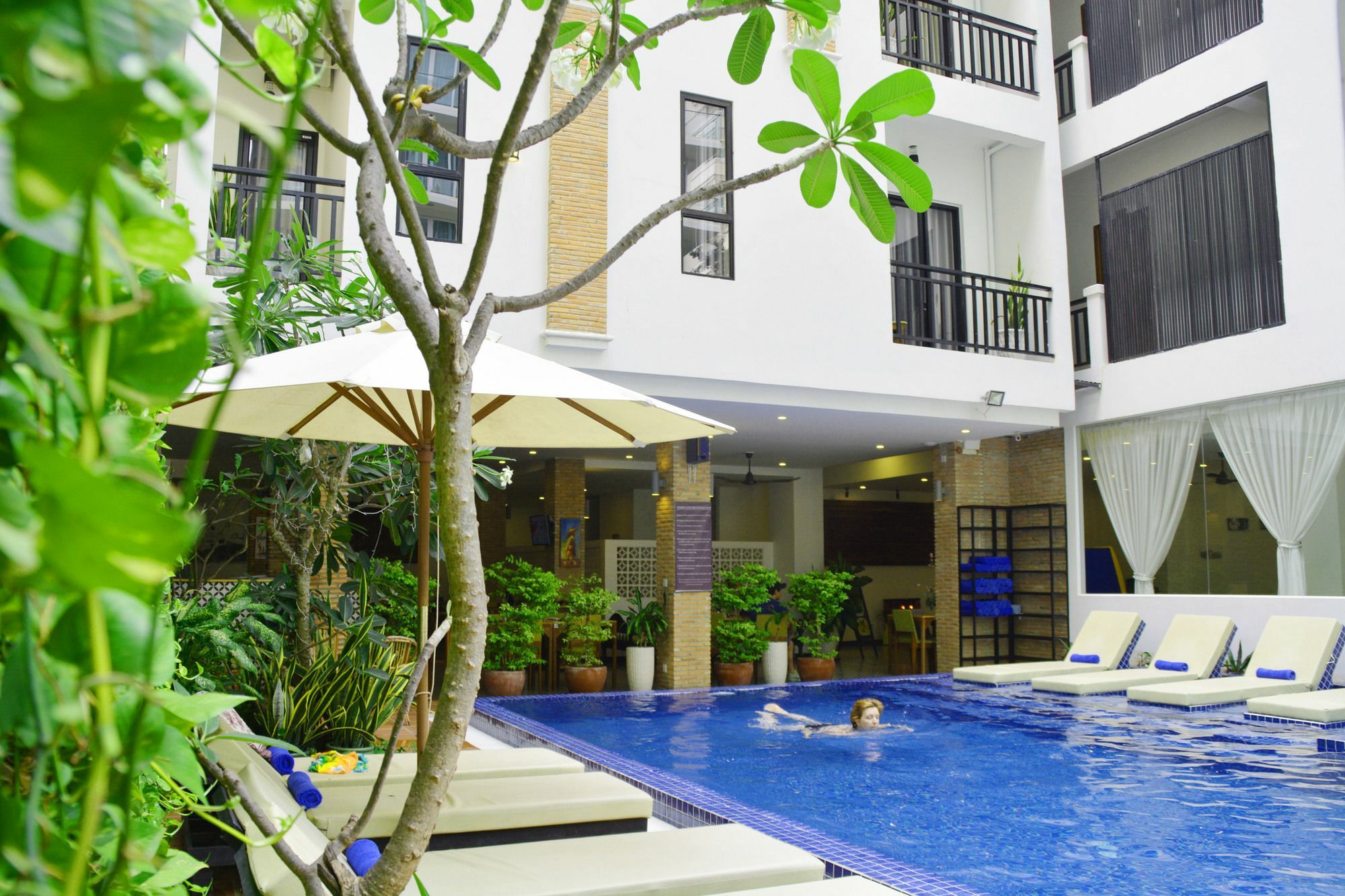Home Chic Hotel Пном Пен Екстериор снимка